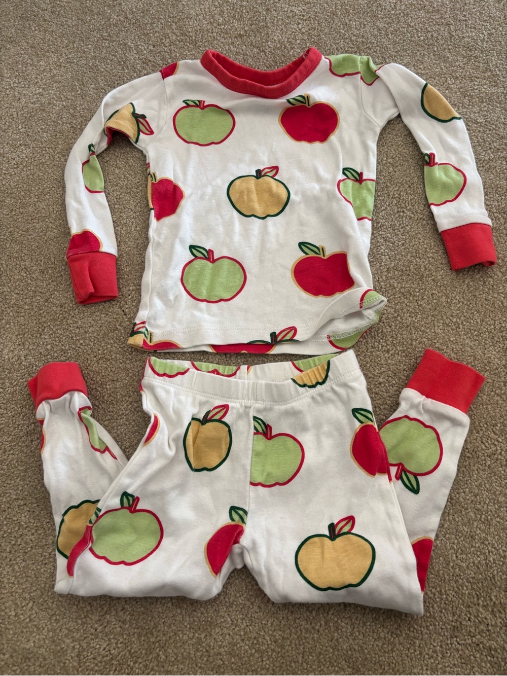 Monica & Andy Kids Apple-Print Long Sleeve Pajama Set - Red & Green